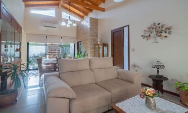 SE VENDE CASA MODERNA EN COUNTRY EL PINAR