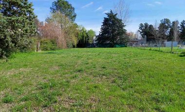 Lote en venta  Barrio Pque. Exaltación semicerrado