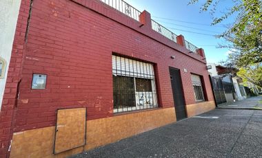 VENTA CASA 3 AMBIENTES, APTO CREDITO, CON PATIO
