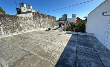 VENTA CASA 3 AMBIENTES, APTO CREDITO, CON PATIO