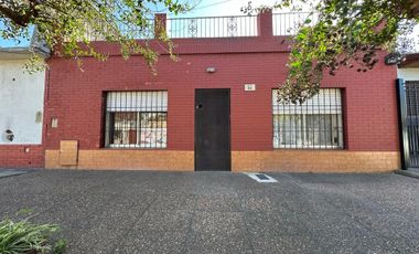 VENTA CASA 3 AMBIENTES, APTO CREDITO, CON PATIO