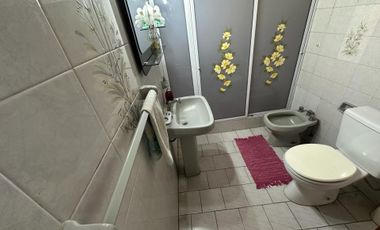 VENTA CASA 3 AMBIENTES, APTO CREDITO, CON PATIO