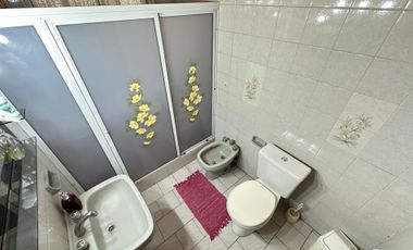 VENTA CASA 3 AMBIENTES, APTO CREDITO, CON PATIO
