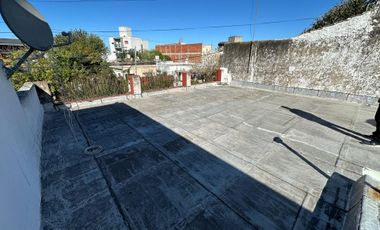 VENTA CASA 3 AMBIENTES, APTO CREDITO, CON PATIO
