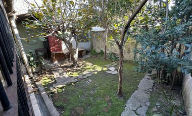VENTA CASA 3 AMBIENTES, APTO CREDITO, CON PATIO