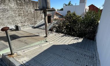 VENTA CASA 3 AMBIENTES, APTO CREDITO, CON PATIO