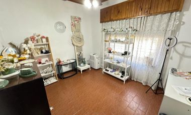 VENTA CASA 3 AMBIENTES, APTO CREDITO, CON PATIO