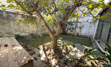 VENTA CASA 3 AMBIENTES, APTO CREDITO, CON PATIO