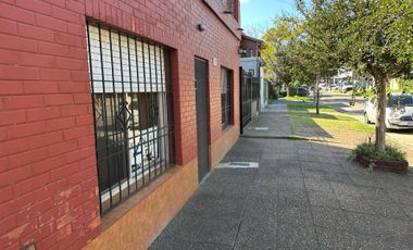 VENTA CASA 3 AMBIENTES, APTO CREDITO, CON PATIO