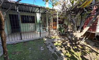 VENTA CASA 3 AMBIENTES, APTO CREDITO, CON PATIO