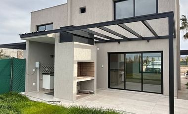 Venta Dúplex Barrio Privado Ciro de Vieytes, Maipú