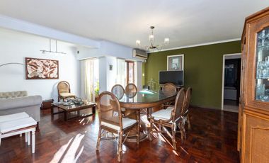 VENTA - SEMI-PISO DE 3 DORMITORIOS Y COCHERA
