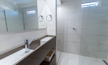 VENTA - SEMI-PISO DE 3 DORMITORIOS Y COCHERA