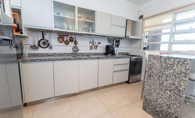 VENTA - SEMI-PISO DE 3 DORMITORIOS Y COCHERA