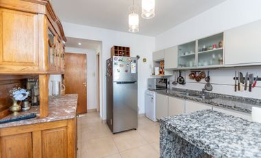 VENTA - SEMI-PISO DE 3 DORMITORIOS Y COCHERA