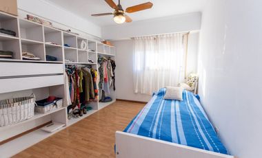 VENTA - SEMI-PISO DE 3 DORMITORIOS Y COCHERA