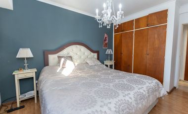 VENTA - SEMI-PISO DE 3 DORMITORIOS Y COCHERA