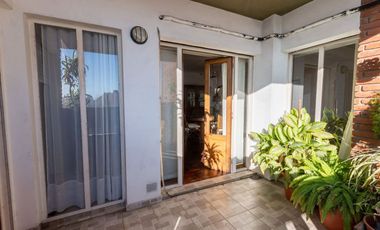VENTA - SEMI-PISO DE 3 DORMITORIOS Y COCHERA