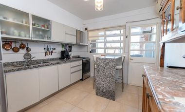 VENTA - SEMI-PISO DE 3 DORMITORIOS Y COCHERA