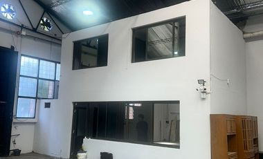 GALPÓN EN ALQUILER EN AVELLANEDA EXCELENTE ESTADO
