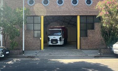 GALPÓN EN ALQUILER EN AVELLANEDA EXCELENTE ESTADO
