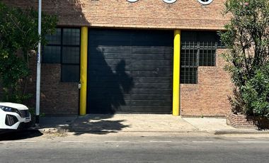 GALPÓN EN ALQUILER EN AVELLANEDA EXCELENTE ESTADO