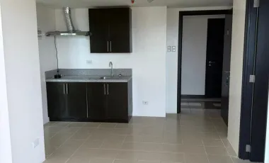 3 BEDROOM unit w/ parking for SALE- Rochester Tower,Pasig