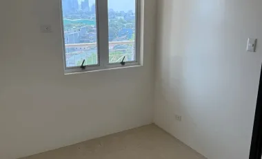 3 BEDROOM unit w/ parking for SALE- Rochester Tower,Pasig