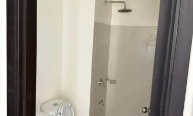 3 BEDROOM unit w/ parking for SALE- Rochester Tower,Pasig