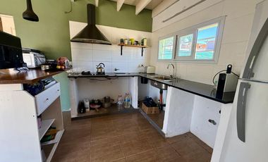CASA EN VENTA EN VILLA GESELL, GAS NATURAL