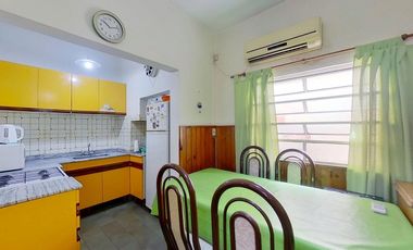 VENTA CASA MULTIFAMILIAR LOTE PROPIO CON PARRILLA