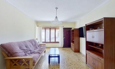 VENTA CASA MULTIFAMILIAR LOTE PROPIO CON PARRILLA