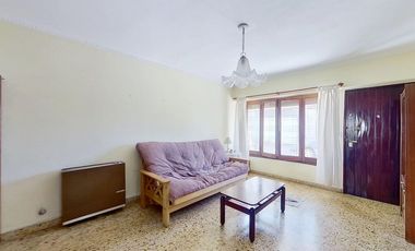 VENTA CASA MULTIFAMILIAR LOTE PROPIO CON PARRILLA