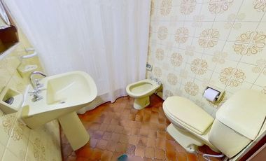VENTA CASA MULTIFAMILIAR LOTE PROPIO CON PARRILLA