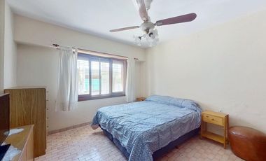VENTA CASA MULTIFAMILIAR LOTE PROPIO CON PARRILLA