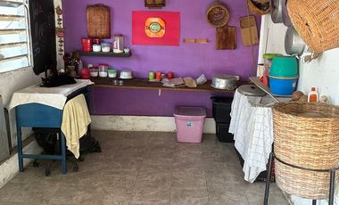 Casa en venta en esquina con locales