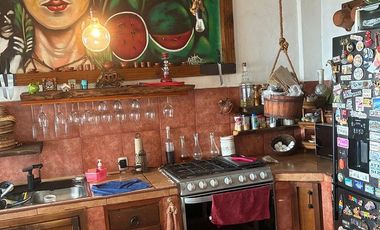 Casa en venta en esquina con locales