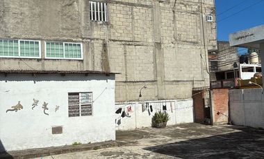 Casa en venta en esquina con locales