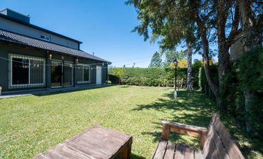 IMPECABLE CASA EN ARROYO LEYES