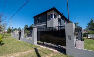 IMPECABLE CASA EN ARROYO LEYES