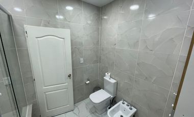 VENTA CASA 5 AMB + 2 LOCALES