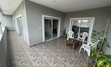 VENTA CASA 5 AMB + 2 LOCALES