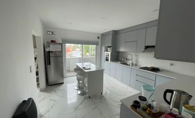VENTA CASA 5 AMB + 2 LOCALES
