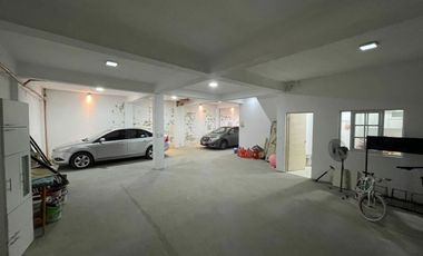VENTA CASA 5 AMB + 2 LOCALES