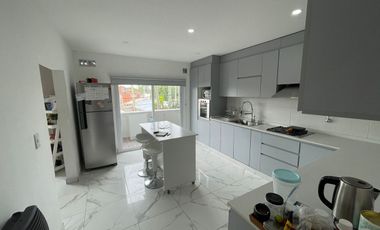 VENTA CASA 5 AMB + 2 LOCALES