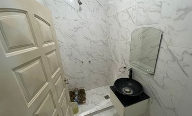 VENTA CASA 5 AMB + 2 LOCALES