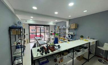 VENTA CASA 5 AMB + 2 LOCALES