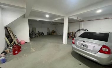 VENTA CASA 5 AMB + 2 LOCALES