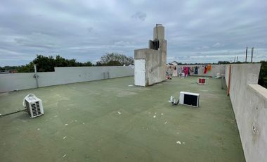 VENTA CASA 5 AMB + 2 LOCALES