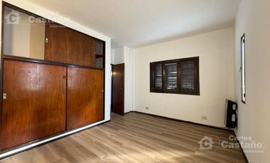 Exc Casa en PH al C/Frente, 3 Amb con Jardín y patio.